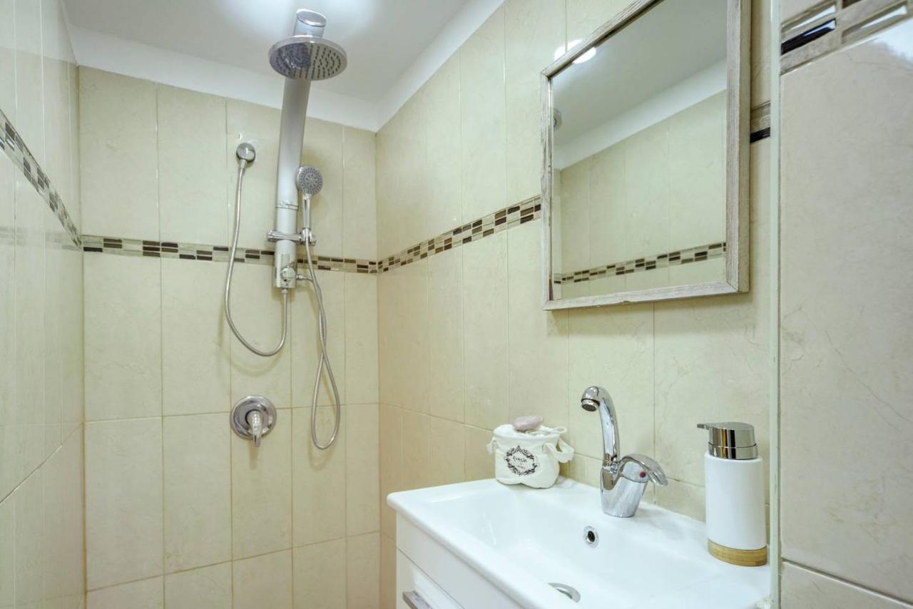 Authentic One Bedroom Apartment In City Center Kudüs Dış mekan fotoğraf